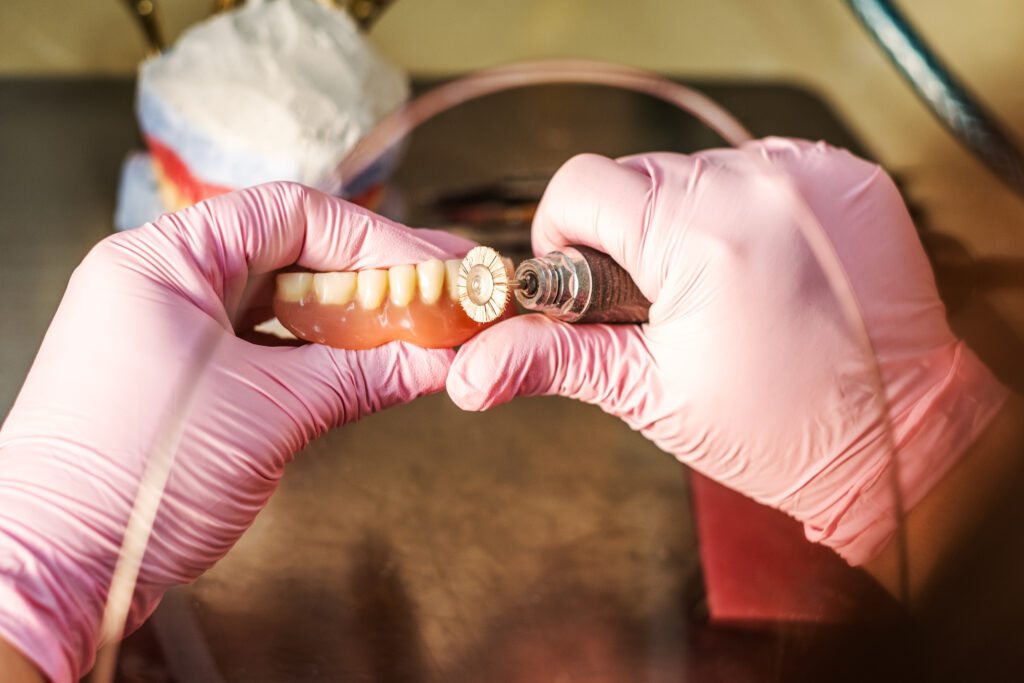 tehnica dentara protetica dentara coroane dentare lucrari dentare pascani interdentis